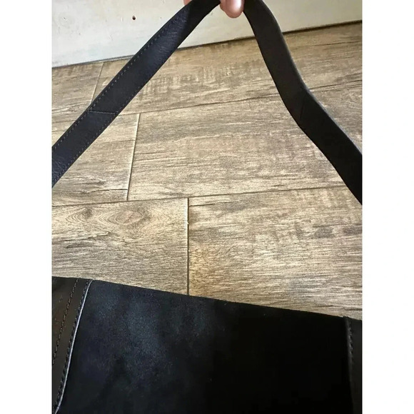 B. Makowsky Black Suede leather Pockets Big Shoulder Purse - Picture 4 of 10